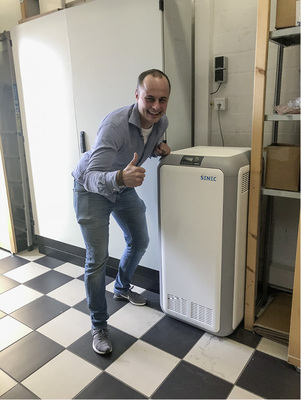 



Marc Löchte hat in einen Senec V2.1 (zehn Kilowattstunden) investiert. Auf seinen Dächern ließ er 75 Kilowatt Solarleistung installieren.
