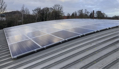 <p>
</p>

<p>
Insgesamt 75 Kilowatt liegen auf diesem Kalzip-Dach in Münster. Diese Anlage wurde mit dem Senec V2.1 kombiniert.
</p> - © Foto: Köster Energie

