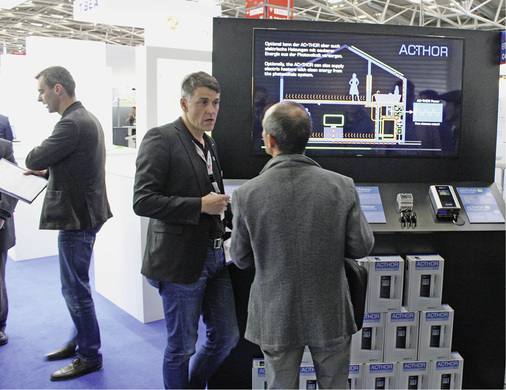 
Markus Gundendorfer



ist Vertriebsleiter bei der Firma My-PV aus Neuzeug in Österreich. Das Foto zeigt ihn bei der Beratung von Kunden auf der Intersolar in München im Mai dieses Jahres.



