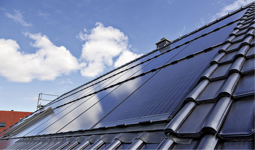 



Die Indachanlage fügt sich harmonisch in die Umgebung der Dachziegel ein.
