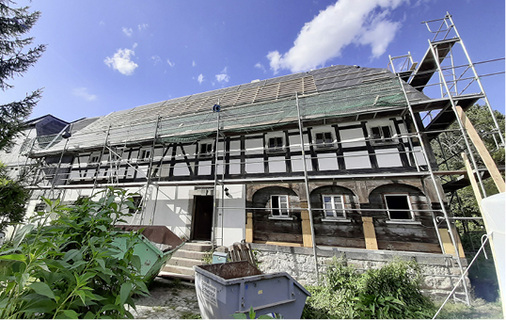 



Das denkmalgeschützte Umgebindehaus bekommt eine Indachanlage.
