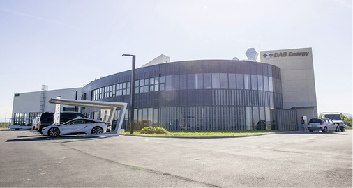 <p>
</p>

<p>
Die Leichtbaumodule hat DAS Energy auch in die Fassade seines Hauptsitzes in Wiener Neustadt integriert.
</p> - © Foto: DAS Energy


