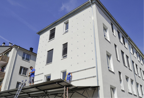 <p>
</p>

<p>
Vorbereitung der Südfassade des Gentner Verlags in Stuttgart. Sie wurde Ende 2017 mit Solarmodulen veredelt.
</p> - © Foto: Munding Architekten

