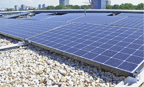 



Die Dachfläche hat gerade ausgereicht, um genügend Solarleistung unterzubringen.
