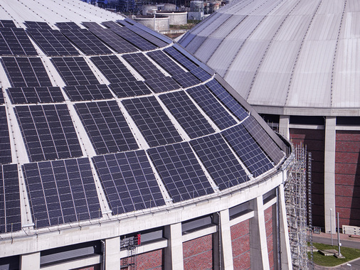 
Im nächsten Jahr wird die vorhandene Solaranlage mit derzeit 2.448 Modulen auf insgesamt 1,5 Megawatt verdoppelt werden.



