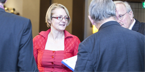 



Seit 20 Jahren gibt es das Forum Neue Energiewelt. Tina Barroso ist von Anfang an dabei.
