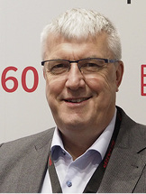 <p>
Peter Thiele
</p>

<p>
ist Vice President bei Sharp Electronics Energy Solutions Europe. Er hat die Entwicklung der Solarindustrie von Anfang an miterlebt. Seit 1996 arbeitet der studierte Elektrotechniker bei Sharp.
</p>

<p>
</p> - © Foto: Sharp Electronics

