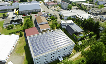 <p>
</p>

<p>
Die eigene Photovoltaikanlage in Pfullingen produziert 60 Prozent des Energiejahresbedarfs.
</p> - © Foto: W&W ModernMedia GbR

