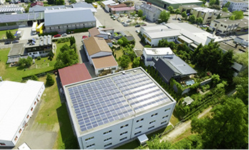 



Die eigene Photovoltaikanlage in Pfullingen produziert 60 Prozent des Energiejahresbedarfs.
