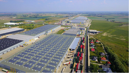 



Große Dachanlagen für die Industrie gewinnen an Bedeutung. Zudem stellen die Logistikunternehmen ihre Flotten zunehmend auf Elektrofahrzeuge um.
