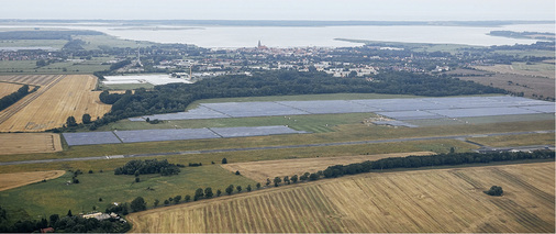 <p>
</p>

<p>
Der Projektierer Baywa r.e. hat die Solarparks Barth 4 bis 6 auf dem Ostseeflughafen Stralsund-Barth vorausschauend mitgeplant.
</p> - © Foto: Baywa r.e

