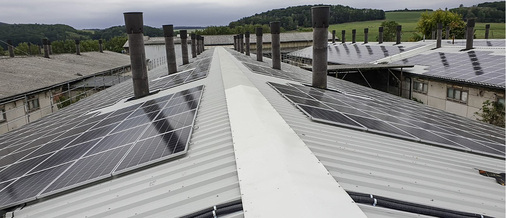 
Der Landwirt ist rechtlich der Besitzer der Anlage und erhält den Strom zu einem konstanten Tarif über 20 Jahre. 



