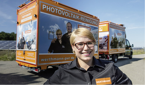 <p>
Daniela Fröhlich reinigt Solaranlagen in drei Landkreisen.
</p>

<p>
</p> - © Foto: Werthmann Franchise

