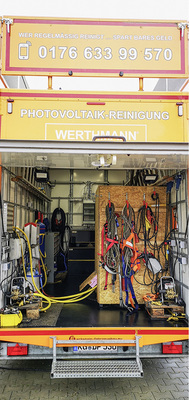 
Die Fahrzeuge sind komplett ausgestattet.



