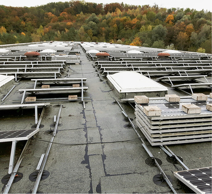 <p>
</p>

<p>
Beim Abbau einer Anlage dürfen keine Schäden am Dach entstehen.
</p> - © Foto: Milk the Sun

