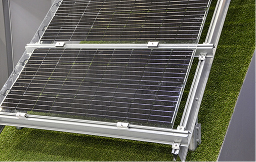 



Dieses Beispiel zeigt die Lösung von Mounting Systems für bifaziale Module.
