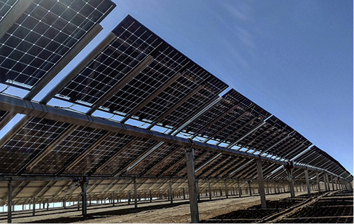 



Soltec lässt viel Platz zwischen Torsionsstange und oberer Modulreihe.
