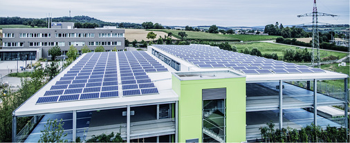 



Auch auf schwach geneigten Dächern wirken thermische Spannungen auf die Dachhaut. Oft wird dieses Problem unterschätzt.
