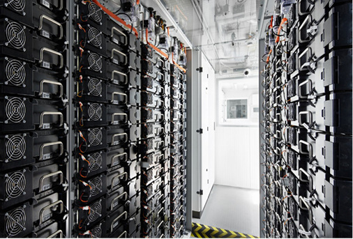 
Die Batteriemodule im Speicher in Wien liefern virtuelle Schwungmasse.



