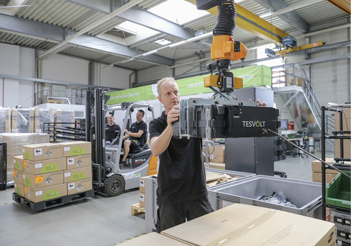 



Die Tesvolt-Fertigung in Wittenberg: Jedes Batteriemodul wird mit einem aktiven Batterieoptimierer ausgestattet.
