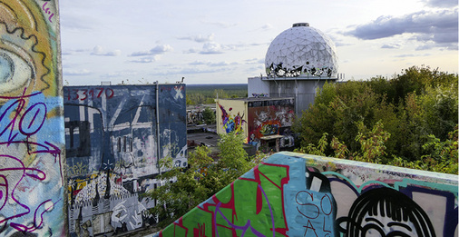 



Graffiti über Graffiti: Das Gelände auf dem Teufelsberg gleicht einem Abenteuerspielplatz.
