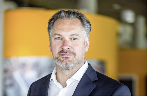 <p>
</p>

<p>
Detlef Neuhaus ist seit 2010 CEO der Solarwatt GmbH in Dresden. In dieser Funktion verantwortet er die Ressorts Vertrieb und Marketing, das Produktmanagement sowie Forschung und Entwicklung. Er wurde 1965 in Hagen geboren und studierte – nach einer technischen Lehre – Maschinenbau an der Fachhochschule Hagen/Iserlohn. Seine berufliche Laufbahn begann Neuhaus bei der Rehau AG. Nach dem Wechsel zur Vaillant Group übernahm er verschiedene Positionen im Management in Deutschland, Frankreich und England. Vor seinem Eintritt bei Solarwatt verantwortete er als Mitglied des Verwaltungsrates alle Vertriebs- und Marketingaktivitäten der Viessmann Gruppe.
</p> - © Foto: Solarwatt

