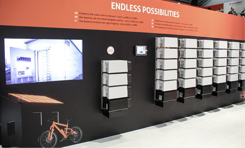 



Die Sektorkopplung entwickelt sich zum Markttreiber für die Photovoltaik. Im Mittelpunkt stehen die Stromspeicher. Der MyReserve von Solarwatt wird DC-seitig in den Solarstring integriert.
