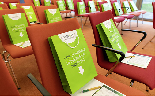 
Die Ruhe vor dem Sturm: In der Tesvolt-Tüte befand sich auch der Bierdeckel für die Tesworld-App.



