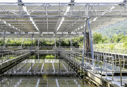 <p>
Das Faltdach über der Kläranlage in Chur ist ein Pilotprojekt. Es kommt sehr luftig daher, hielt aber Stürmen und Schnee bislang jederzeit stand. Nun sind weitere Anlagen in der Planung.
</p>

<p>
</p> - © Foto: DHP

