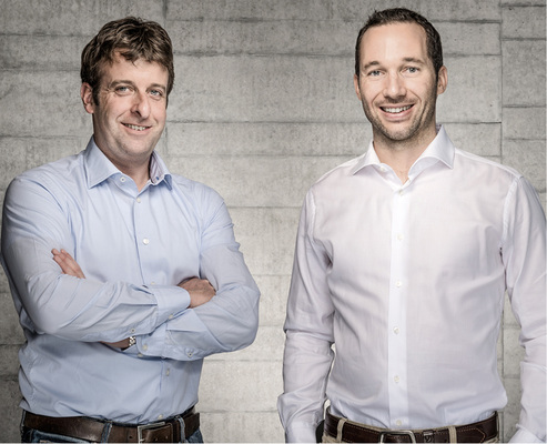 <p>
Die Entwickler des Solarfaltdachs: Ingenieur Andreas Hügli (links) und Betriebswirtschafter Gian Andri Diem.
</p>

<p>
</p> - © Foto: DHP

