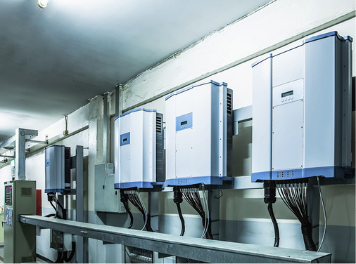 
Für Anlagen bis 30 Kilowatt gilt: Die Wechselrichter können den Netzentkupplungsschutz übernehmen.



