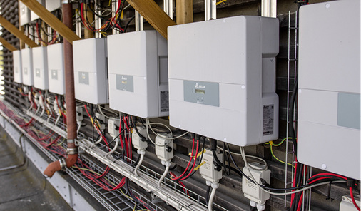 



Tveita Senter: Die sauber installierten Wechselrichter hängen in Reih und Glied.
