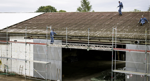 



Sanierung eines asbesthaltigen Daches der Agrargenossenschaft Ohnetal in Niederorschel im Eichsfeld.
