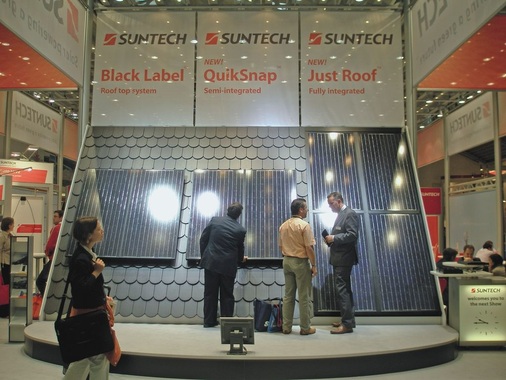 Der chinesische Hersteller Suntech setzt mit seinen neuen Black-Label-Modulen auf verbessertes Design und höhere Effizienz - © EuPd
