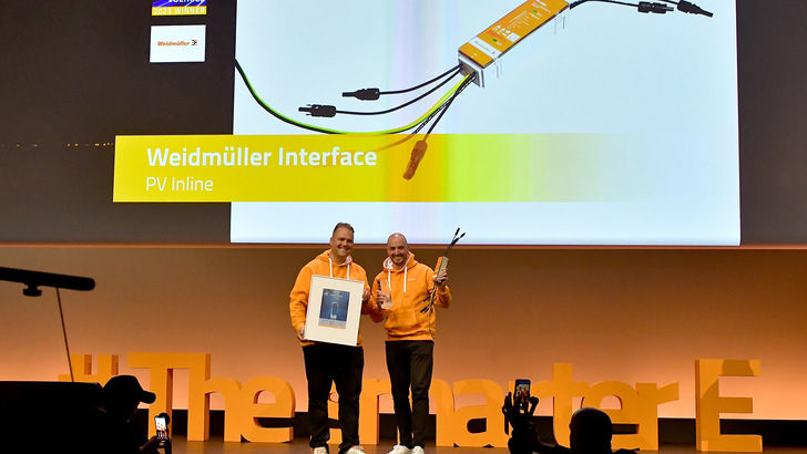 PV Inline wurde auf der Intersolar 2025 mit dem The smarter E Award in der Kategorie Photovoltaik prämiert - © The smarter E, Solar Promotion GmbH PV Inline wurde auf der Intersolar 2025 mit dem The smarter E Award in der Kategorie Photovoltaik prämiert - © The smarter E, Solar Promotion GmbH