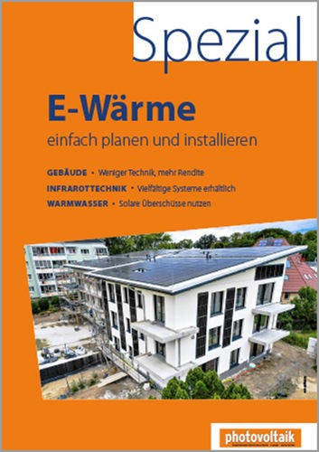 Titelbild einer Zeitschrift über E-Wärme mit einem modernen Gebäude mit Solarzellen auf dem Dach.