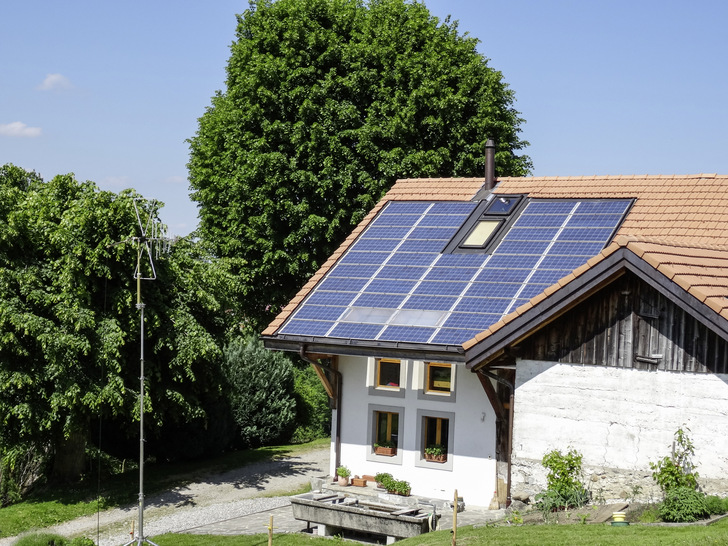 Das Bakom misst die elektromagnetischen Störungen eines Solargenerators. - © Foto: Bakom
