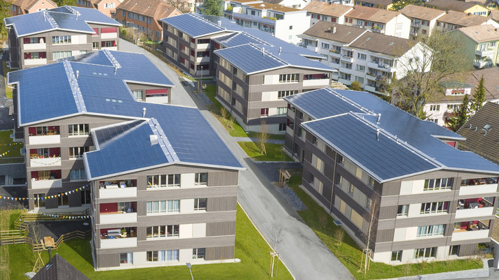 Indachanlagen haben einige Vorteile gegenüber einer konventionellen Dacheindeckungen und einer zusätzlichen Aufdachanlage. - © Ernst Schweizer AG
