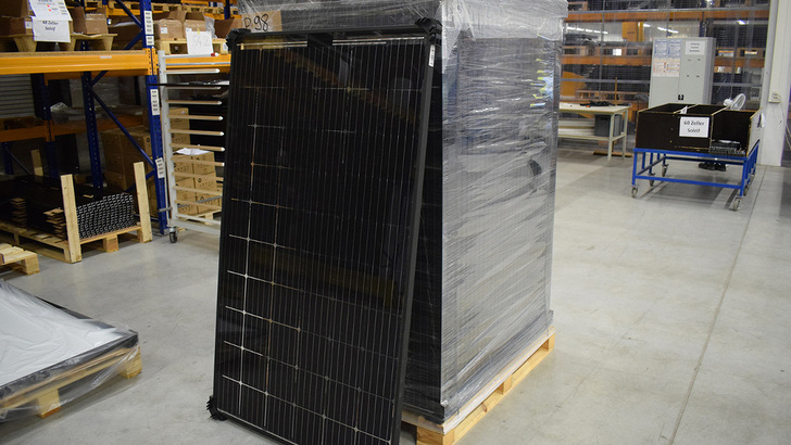 Derzeit werden Solarmodule von CS Wismar versteigert.