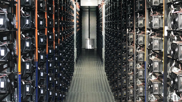 Neben Primärregelleistung und Lastspitzenkappung plant Smart Power das Speichersystem auch im Intraday-Handel einzusetzen.