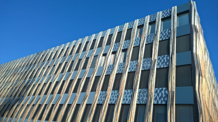 Die Photovoltaik hat Produkte und Vertriebskanäle für die BIPV entwickelt. Jetzt muss die EU für einen entsprechenden Rahmen sorgen.