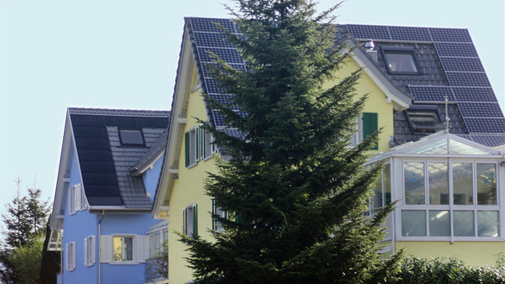 Die Hauseigentümer können auch nach 2030 auf einen Investitionszuschuss zu ihrer Solaranlage hoffen. - © BE Netz AG

