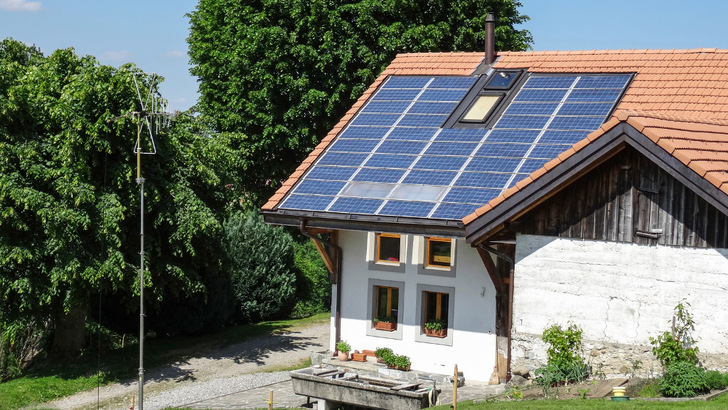 Das Bakom misst die elektromagnetischen Störungen eines Solargenerators.
