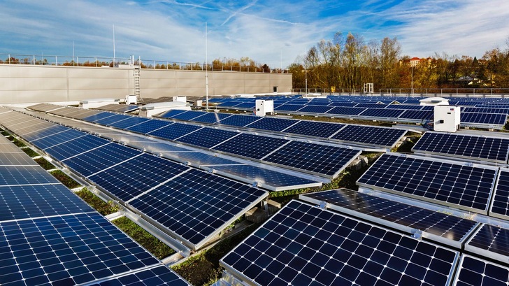 Die Softwarelösung Shade Fix von SMA stellt sicher, dass das globale Leistungsmaximum eines jeden Modulstrings  gefunden wird.