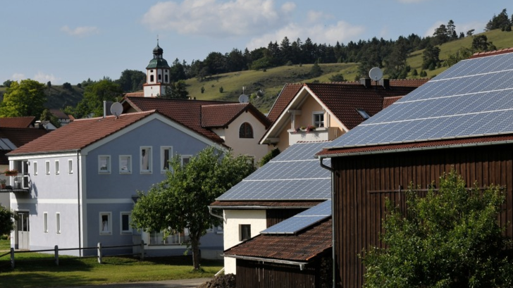 Insgesamt sind im Netzgebiet inzwischen mehr als 53.000 Photovoltaikanlagen angeschlossen. - © N-Ergie
