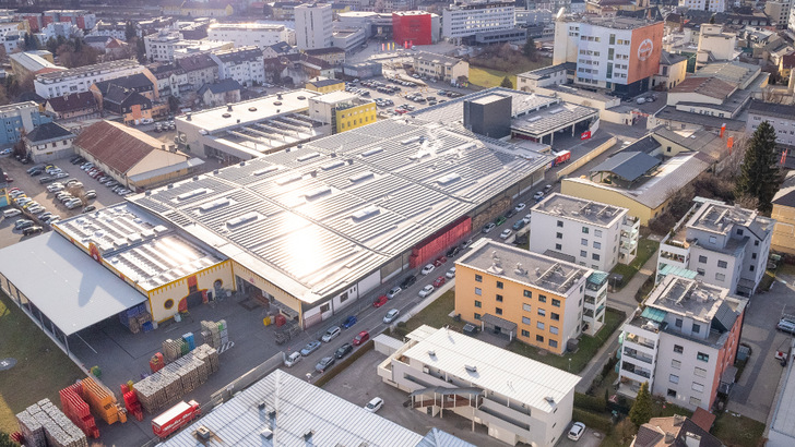 Mit einer Größe von 5.400 Quadratmetern betreibt die Villacher Brauerei eine der größte Solaranlagen in der Bierbranche. - © Brau Union Österreich
