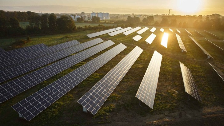 In Polen geht die Sonne auf: Die Aussichen für große Solarprojekte verbessern sich. - © Hanwha Q-Cells
