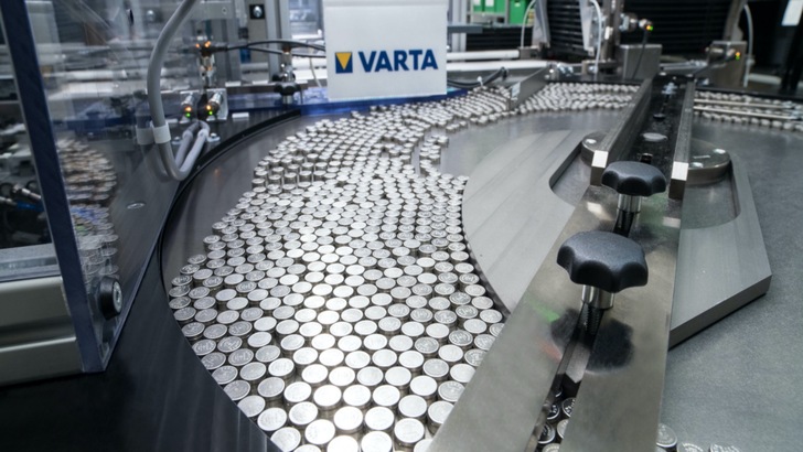 Die Produktion läuft trotz Corona gut. - © Varta
