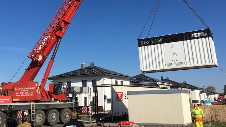 Vor vier Jahren errichtete Entega ein solares Testlabor mit Quartierspeicher in Groß-Umstadt. - © Entega
