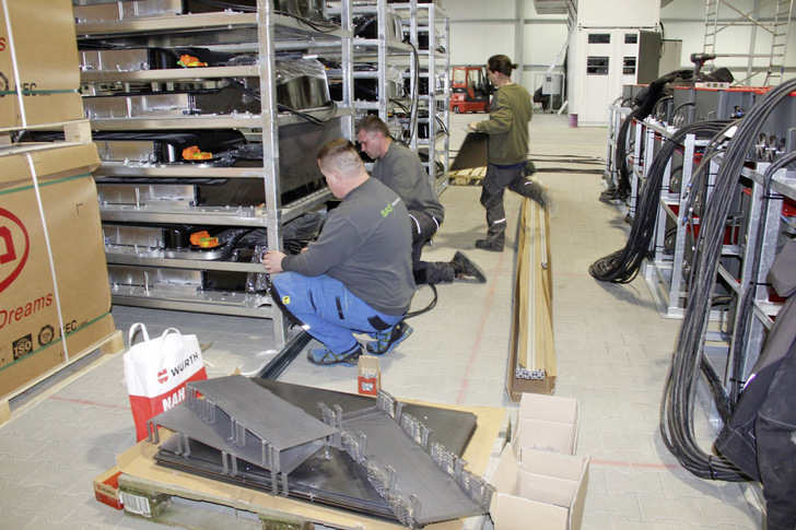Fertigung der Batterieschränke in Künzing in Niederbayern. - © Foto: Fenecon
 Fertigung der Batterieschränke in Künzing in Niederbayern.